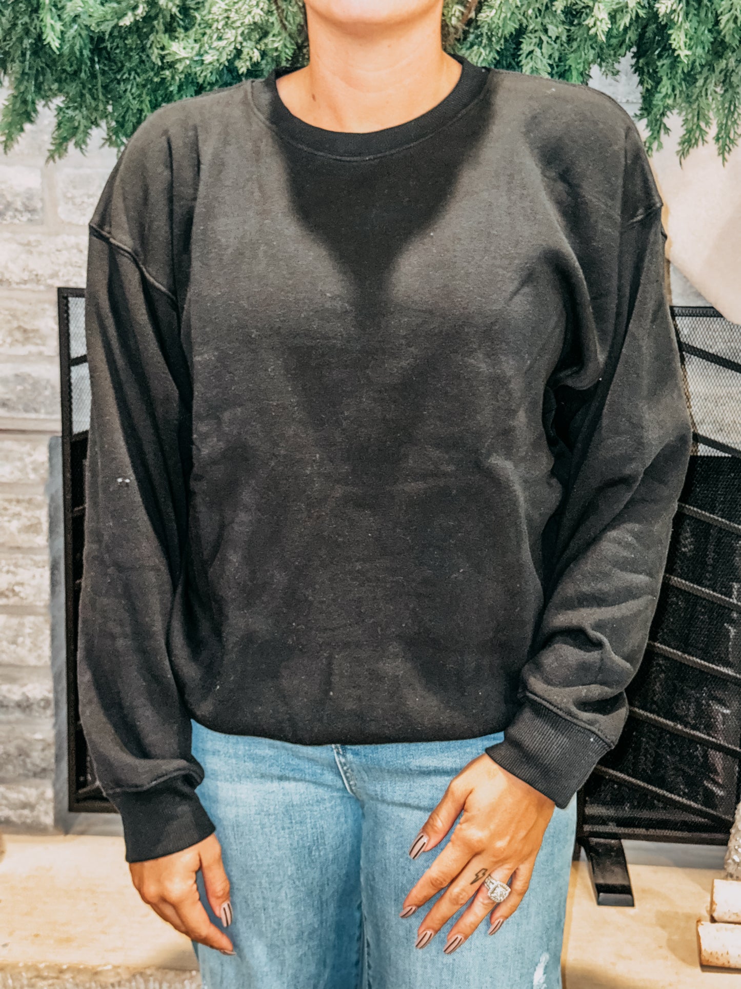 Jayci Round Neck Sweatshirt [Black]